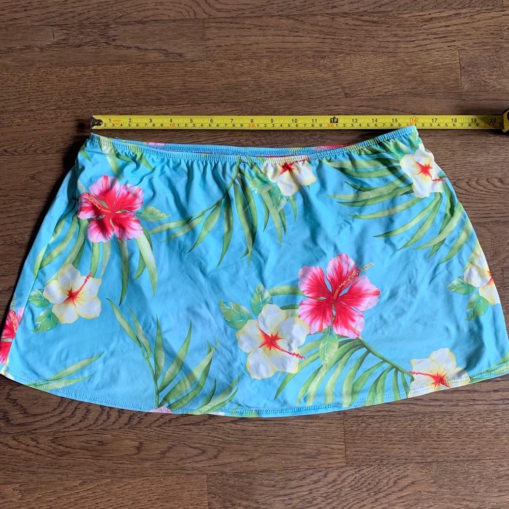 Lady’s swim skort, size 16